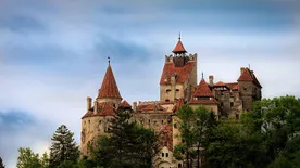 Drakula kastélyában most harapás helyett egy szúrást érezhetnek a látogatók