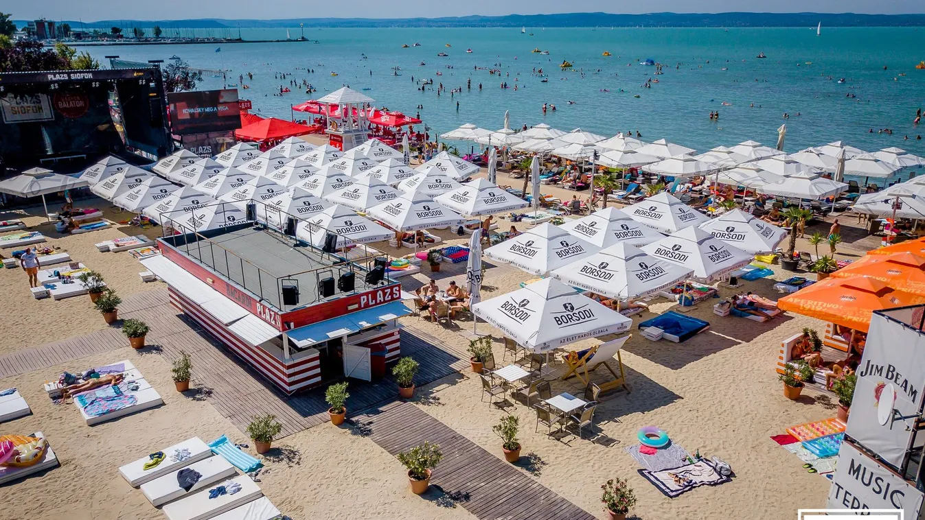 A hétvégén nyit a Balaton legnagyobb homokos strandja