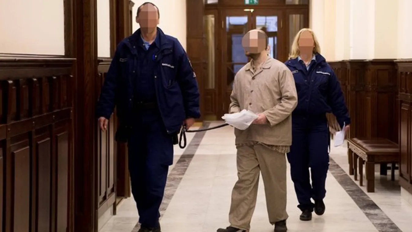 Megszólalt a kulcsi családirtó édesanyja: Nem várom haza a fiamat!