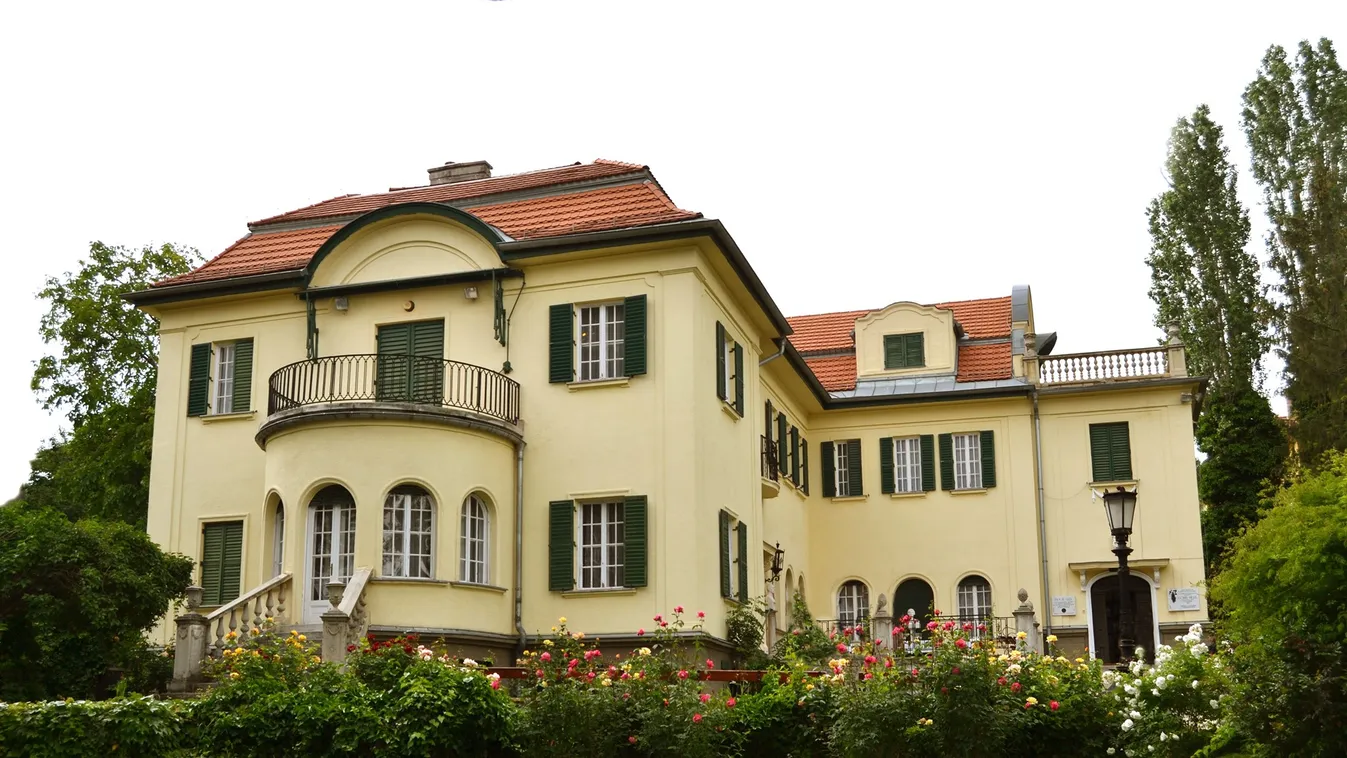 Rendhagyó tárlatvezetésre indulhatunk Bajor Gizi egykori villájában
