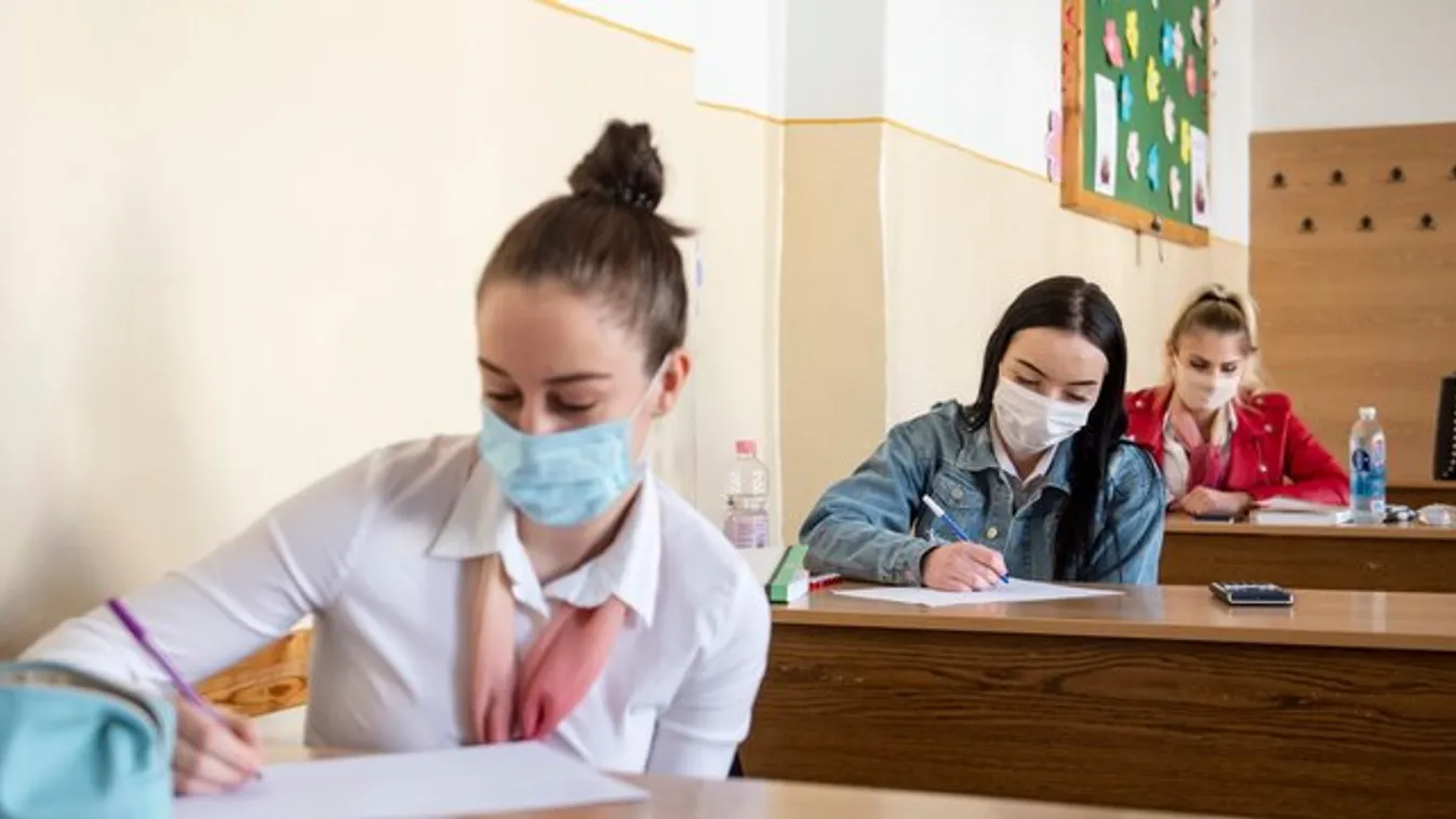 Ettől féltek a legtöbben: Fotók a mai matematika írásbeli érettségiről