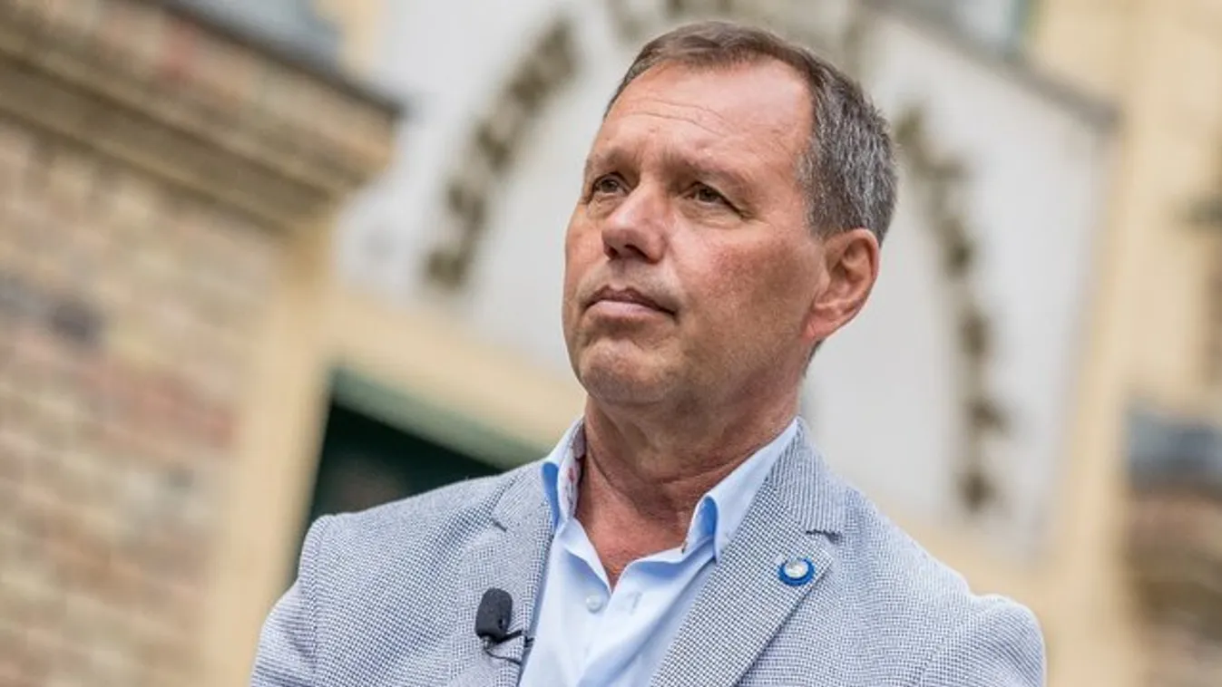 Szlávik János: folytatni kell az oltások beadását!