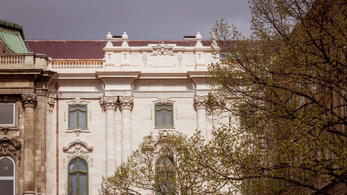 Fotók: elkészült a Budavári Palota első felújított épületrésze
