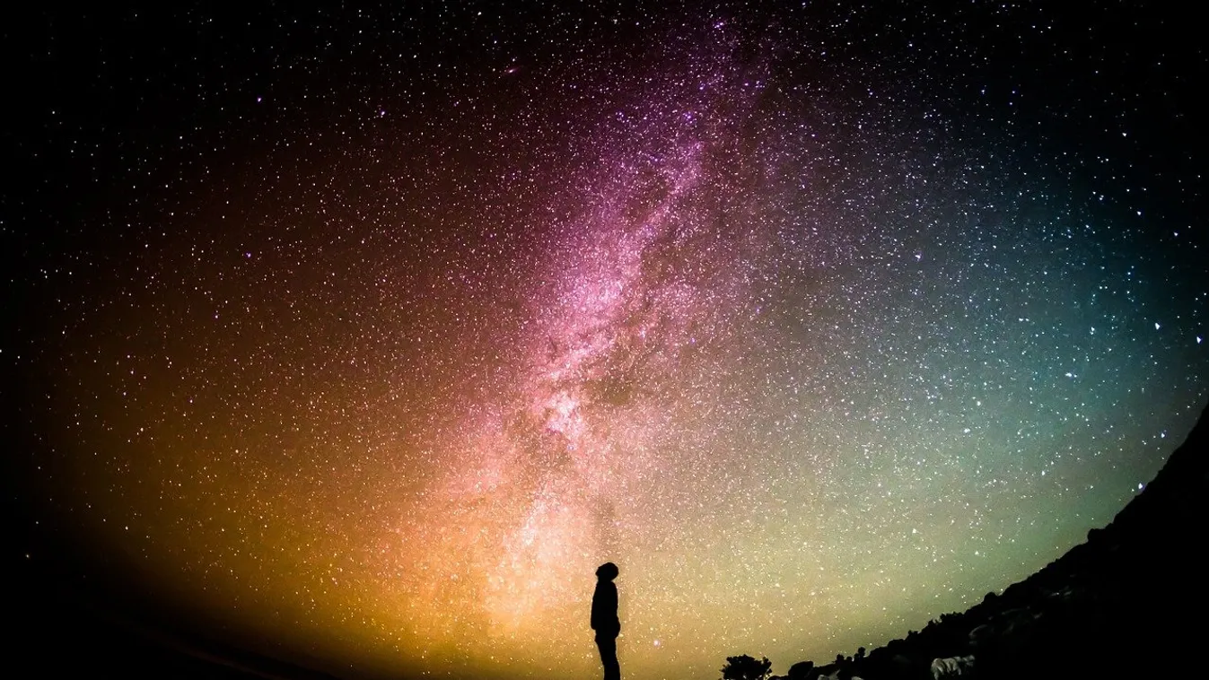 Sivatagok, gleccserek, tengerpartok előtt láthatjuk galaxisunkat
