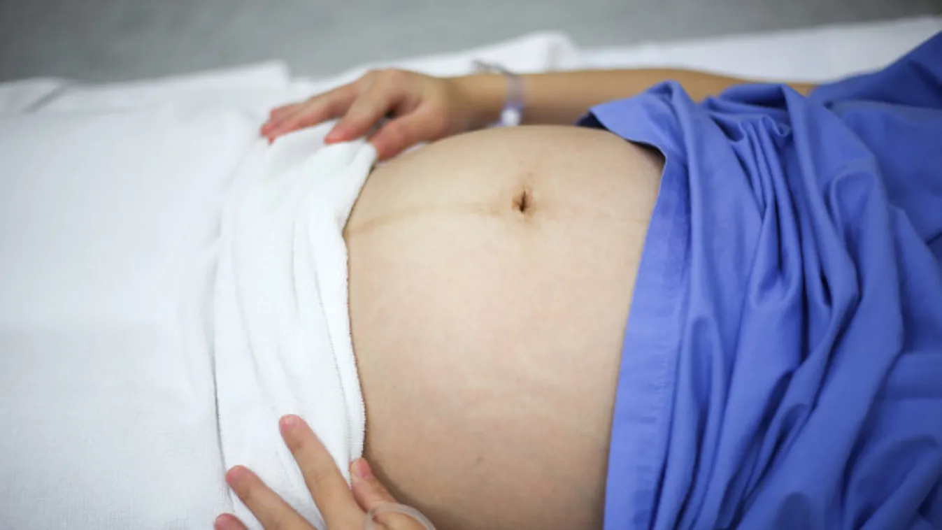 Koszos és lyukas az ágynemű a tatabányai szülészeten