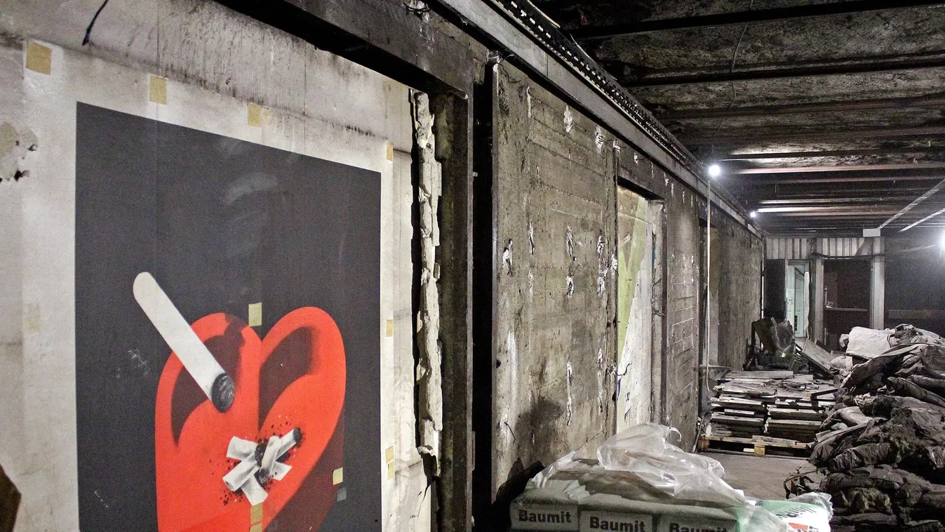 Több mint 40 éves plakát került elő a metrófelújítás közben