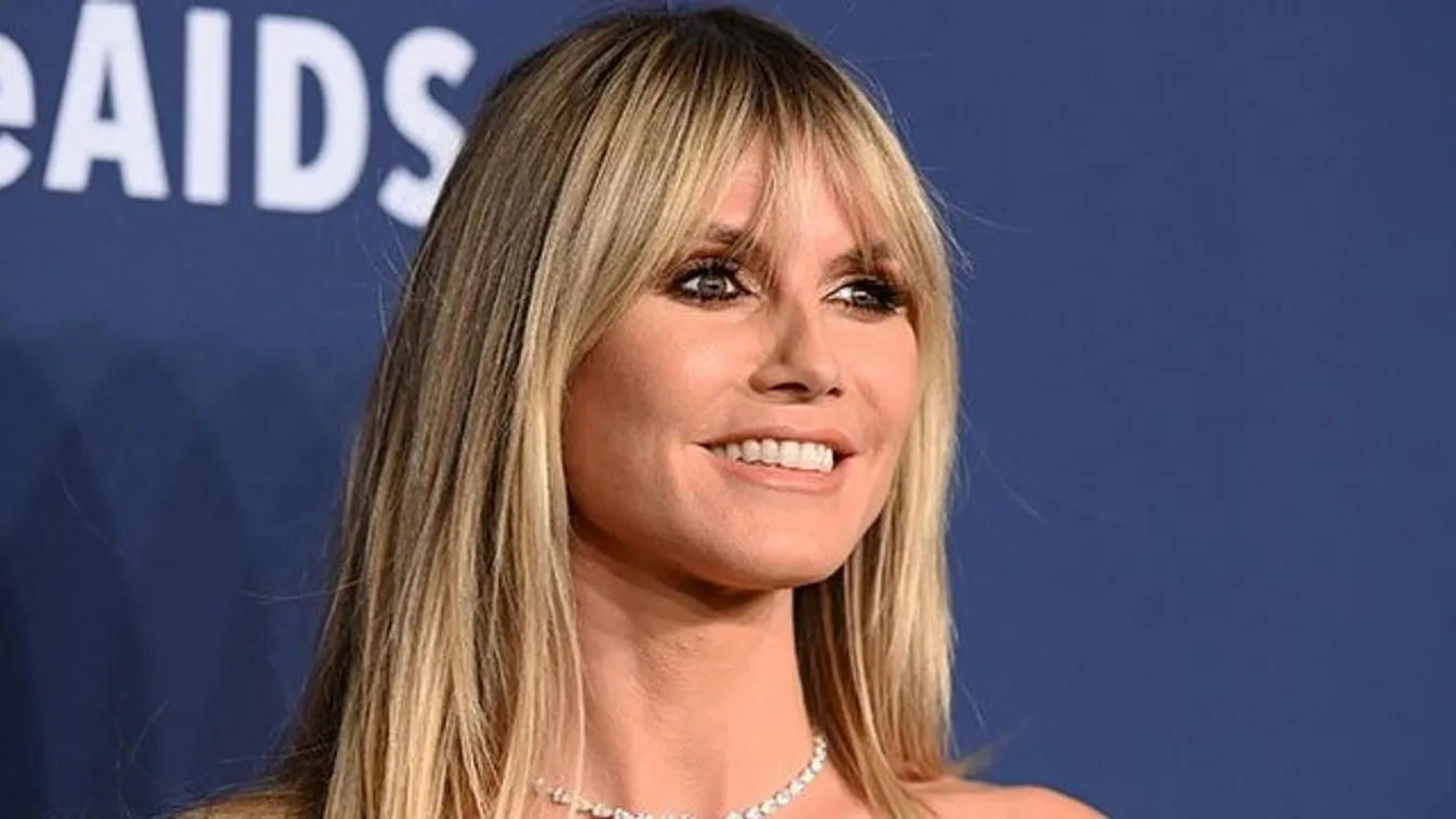 Heidi Klum félmeztelenül süttette a lapos hasát: nem volt szégyenlős megmutatni – Fotó