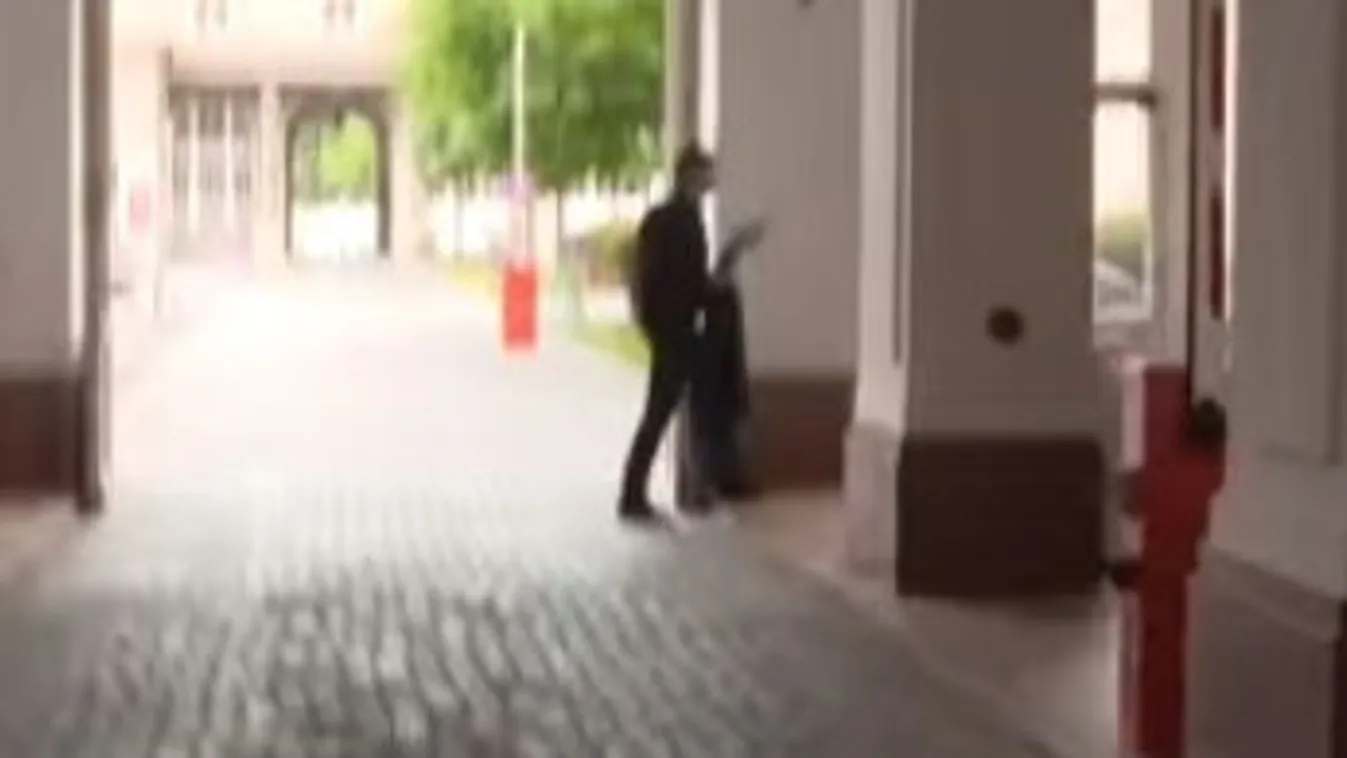 Elfutott a főpolgármester, miután angolul próbálták kérdezni – videó