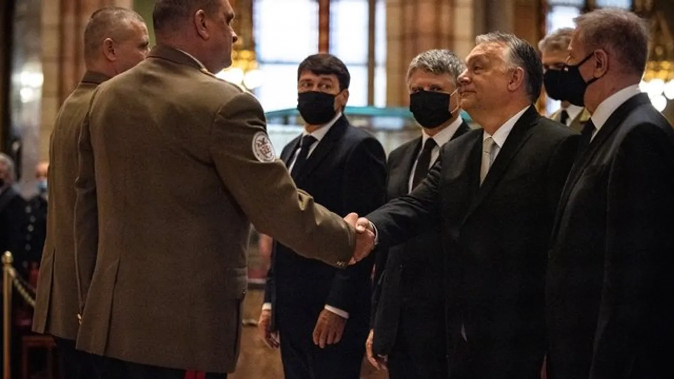 Orbán Viktor: Ha baj van, a hazánkat nekünk kell megvédeni