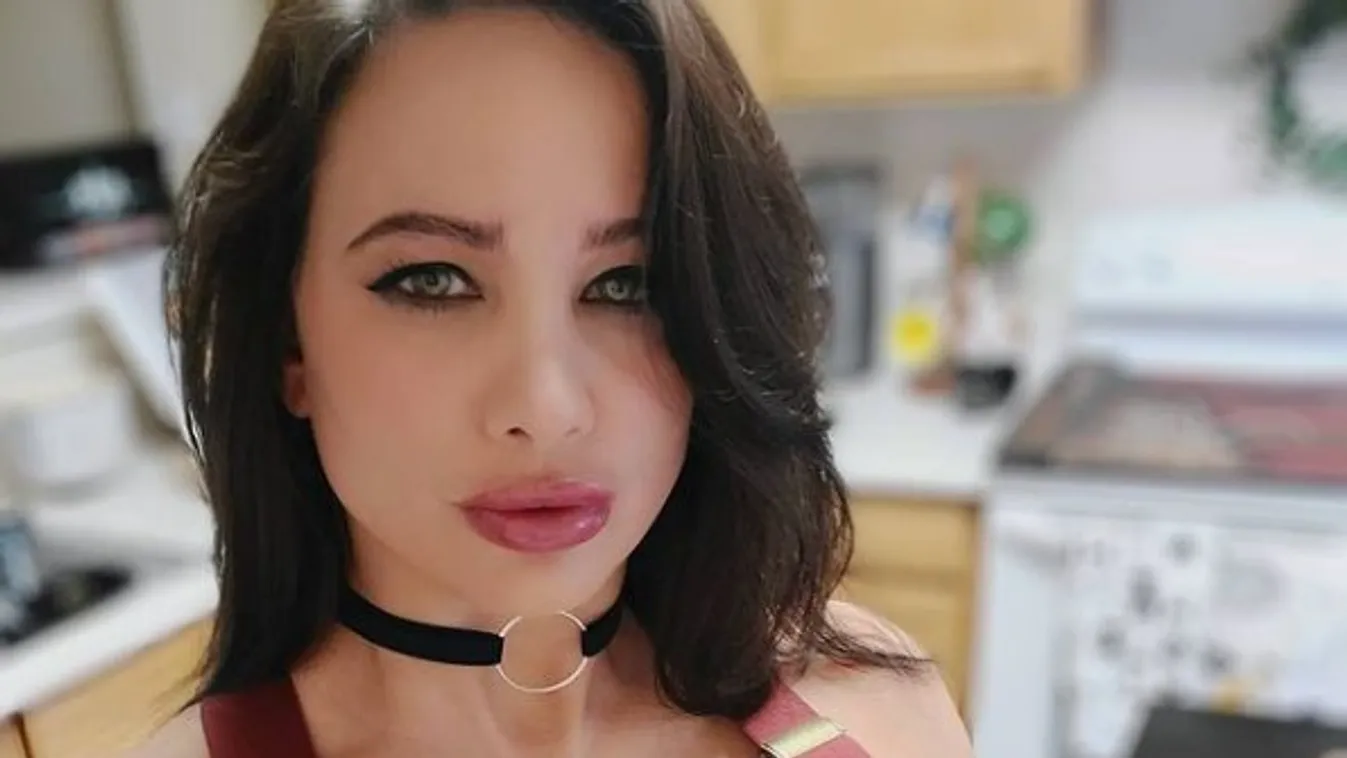 Nagyon bizarr: ennek a nőnek egyenként nagyobbak a mellei, mint a feje! 18+ fotók