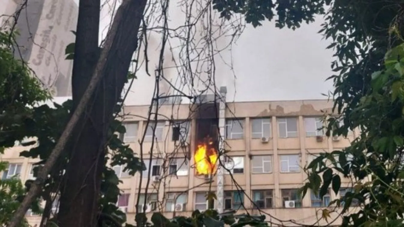 Lángok csaptak fel egy gyerekkórházban: tizenkét kiskorút kellett kimenekíteni – videó