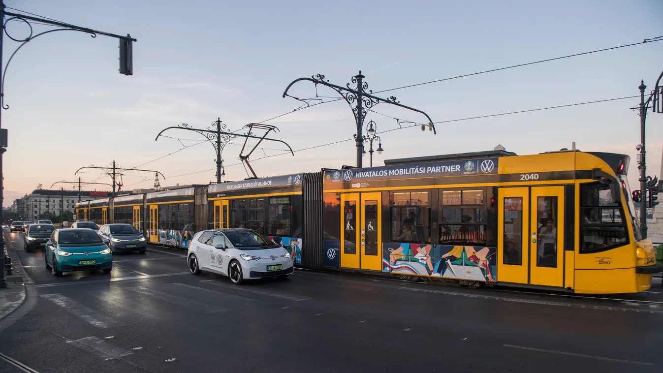 Ma a villamosok is gondoskodnak az Eb-hangulat megteremtéséről