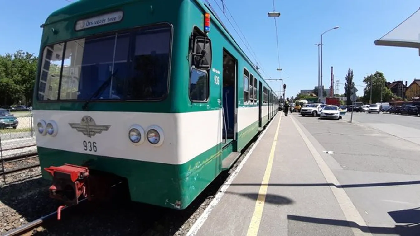Helyszíni fotók: HÉV-vel ütközött egy autó a Szentmihályi útnál