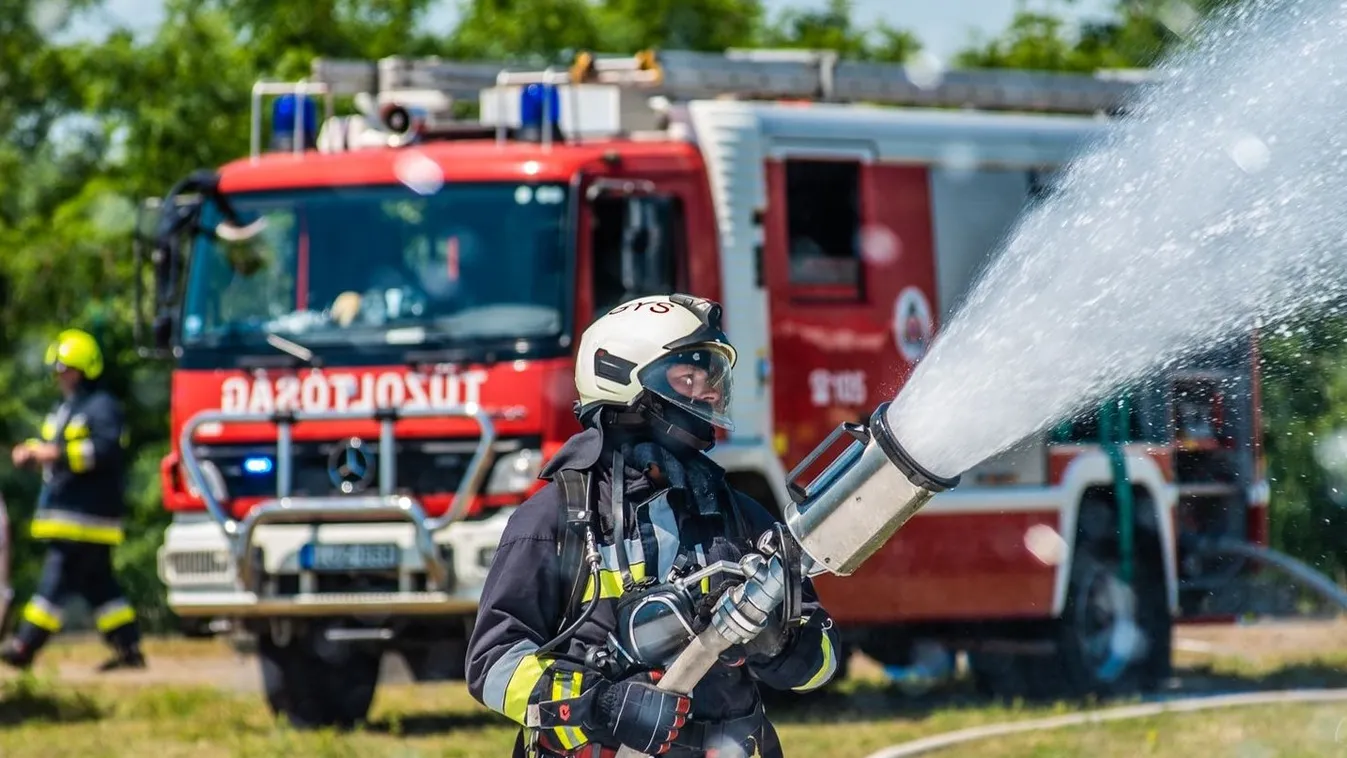 Több autó is lángra kapott egy balatonfüredi hotel mélygarázsában