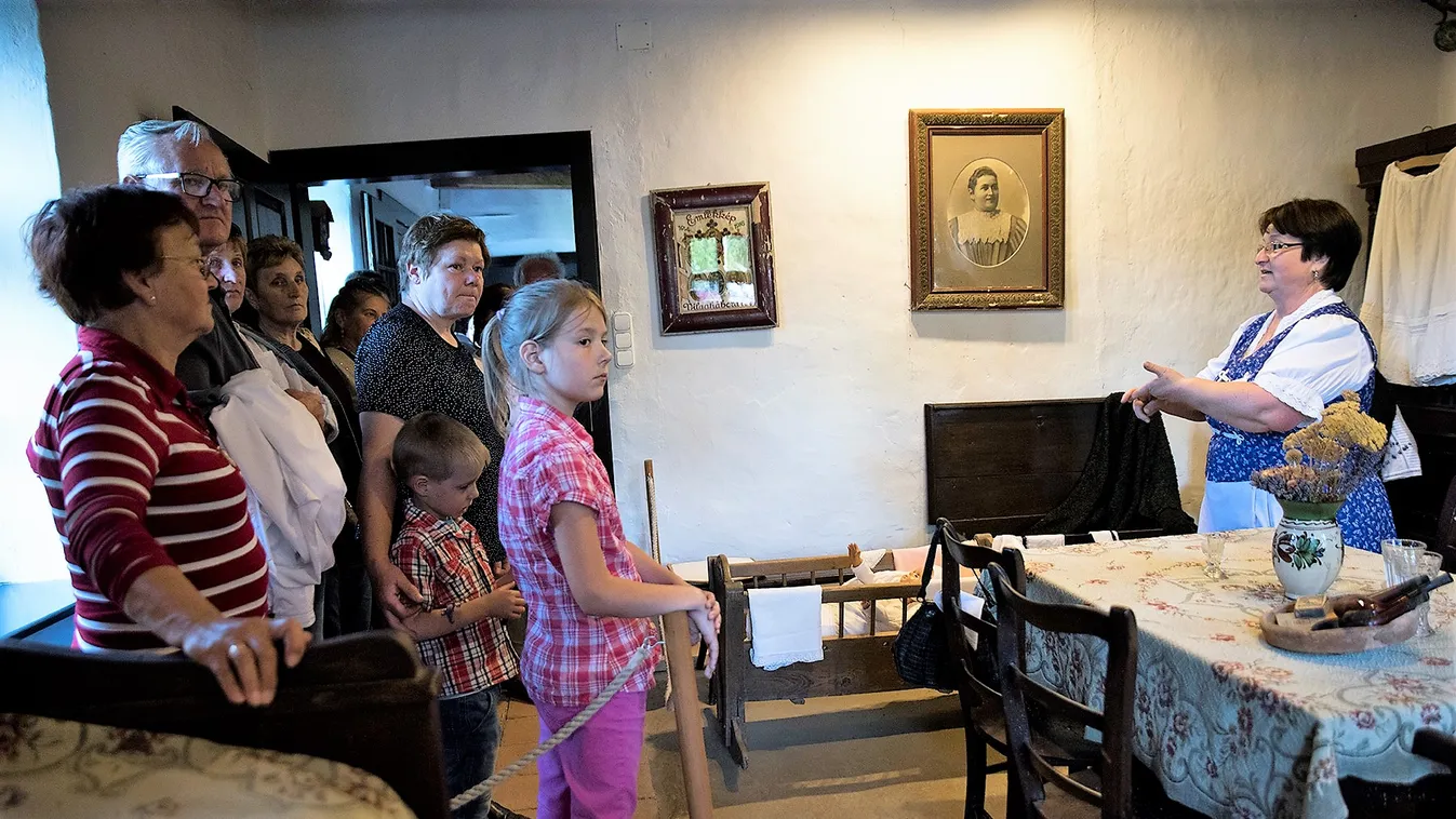 Tűzugrás és látványfőzés is lesz a Tájházak Napján