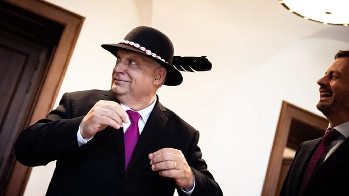 Fogadjunk, hogy így még nem látta Orbán Viktort: feltette a szlovák kalapot