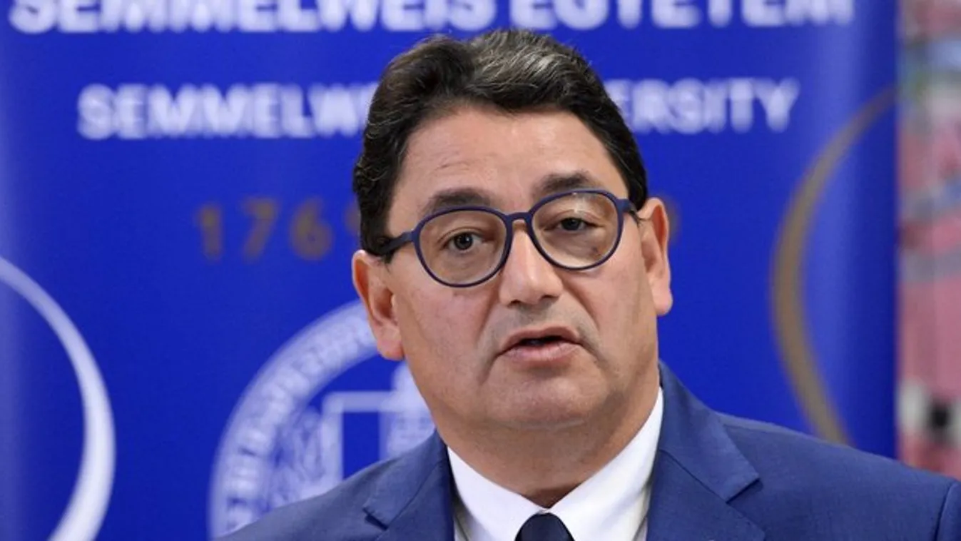 Tiszta vizet öntött a pohárba Merkely Béla: a negyedik hullámról beszélt