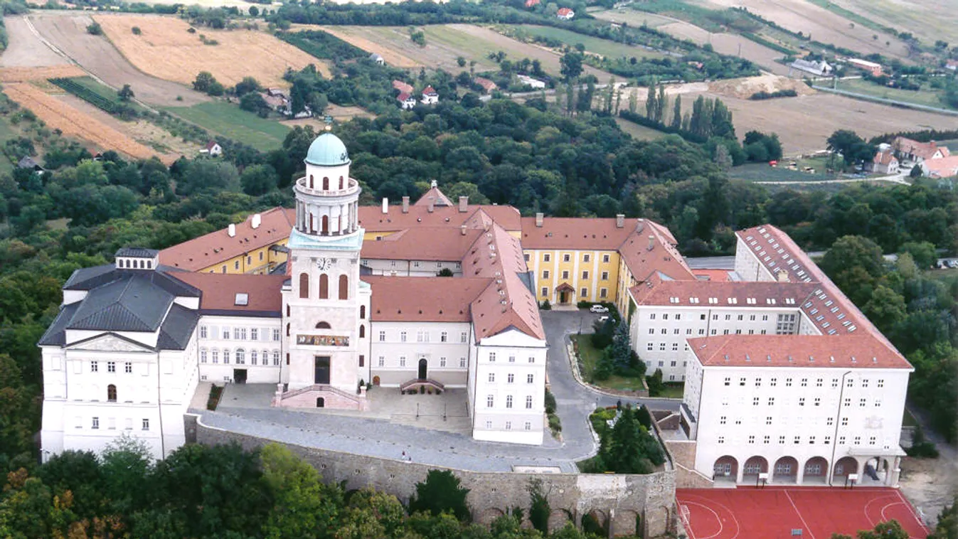 A Pannonhalmi Főapátság gyűjteménye elevenedik meg ezen a kiállításon