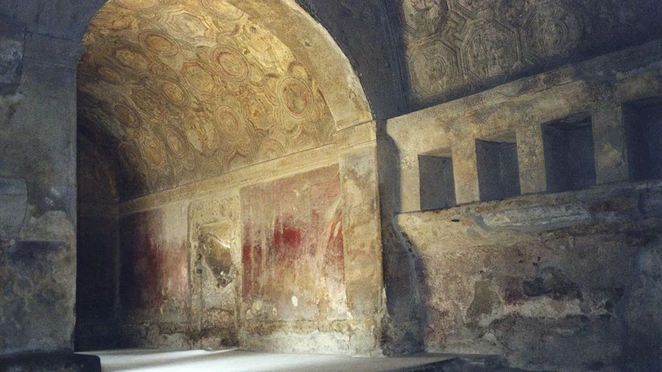 Pompejit idéző freskók kerültek elő egy északolasz város mozija alól
