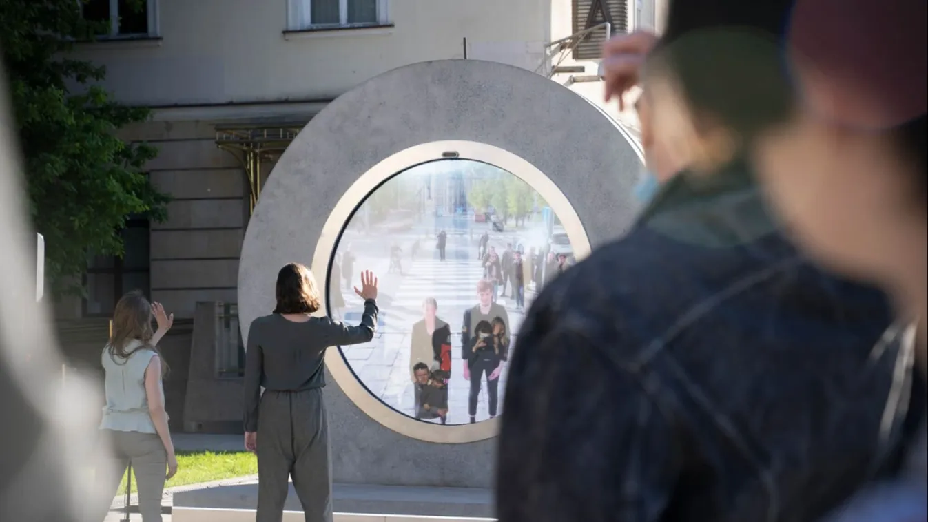 Futurisztikus ajtó nyílt Litvánia és Lengyelország között
