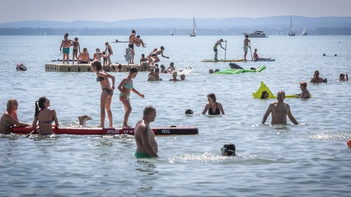 Itt a nyár: Kártya nélkül fürödhet a strandokon