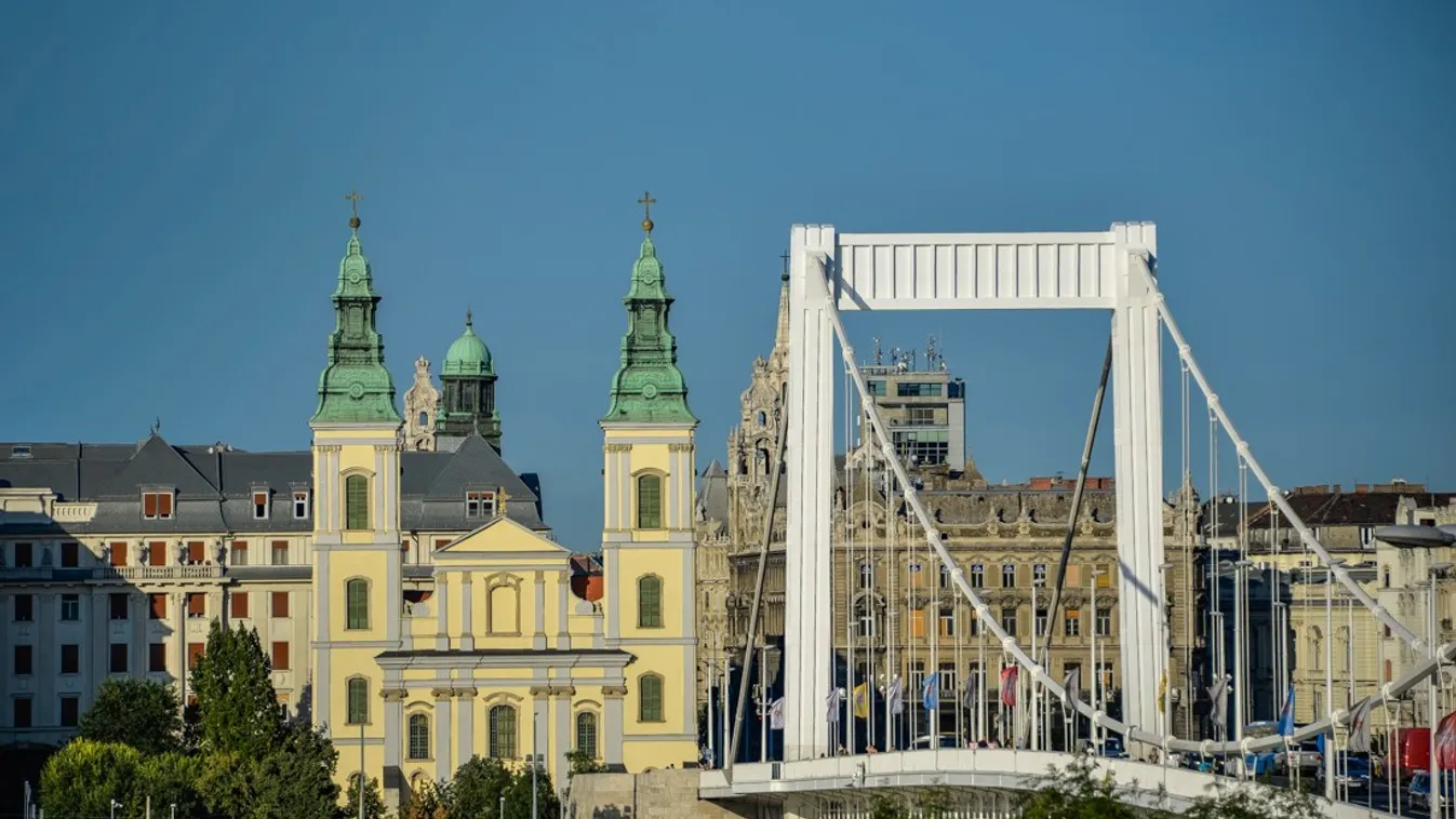 Hangversenyekkel és lenyűgöző panorámával nyit a belvárosi templom