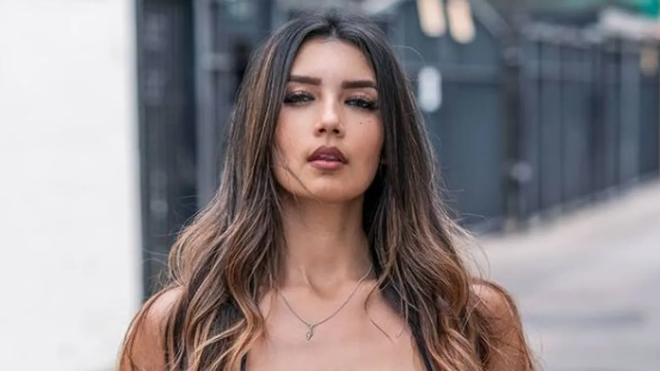 Lehetetlen a szemébe nézni – Csak egy kis hab takarja Diana melleit – 18+ fotók