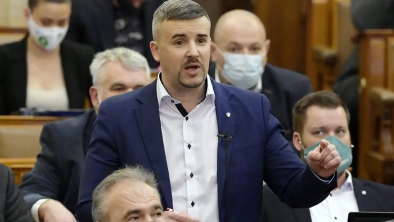„Milyen ember vagy te?” – Jakab Péter játssza a melóspártit, közben meg feljelentette a gépkezelőt – videó