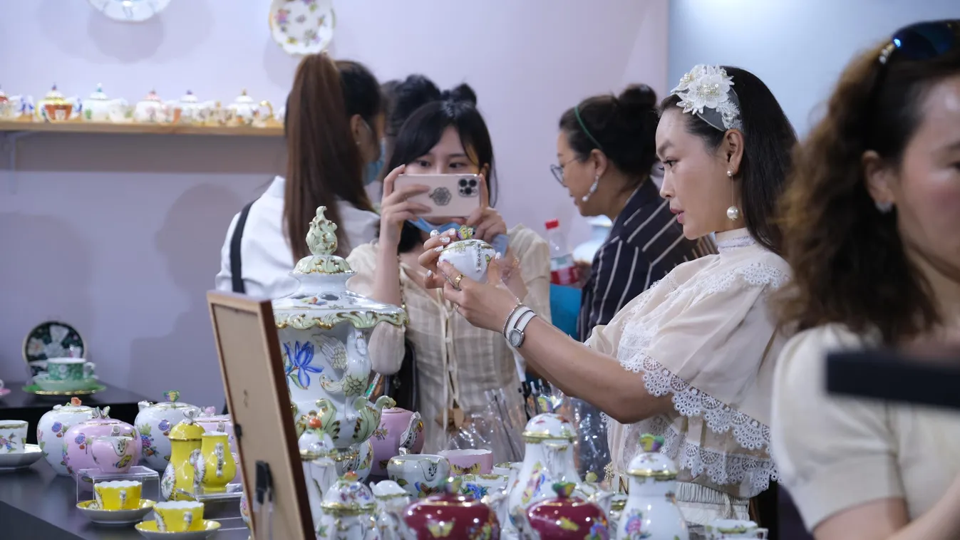 Első ízben mutatkozott be a Herendi a porcelán őshazájában