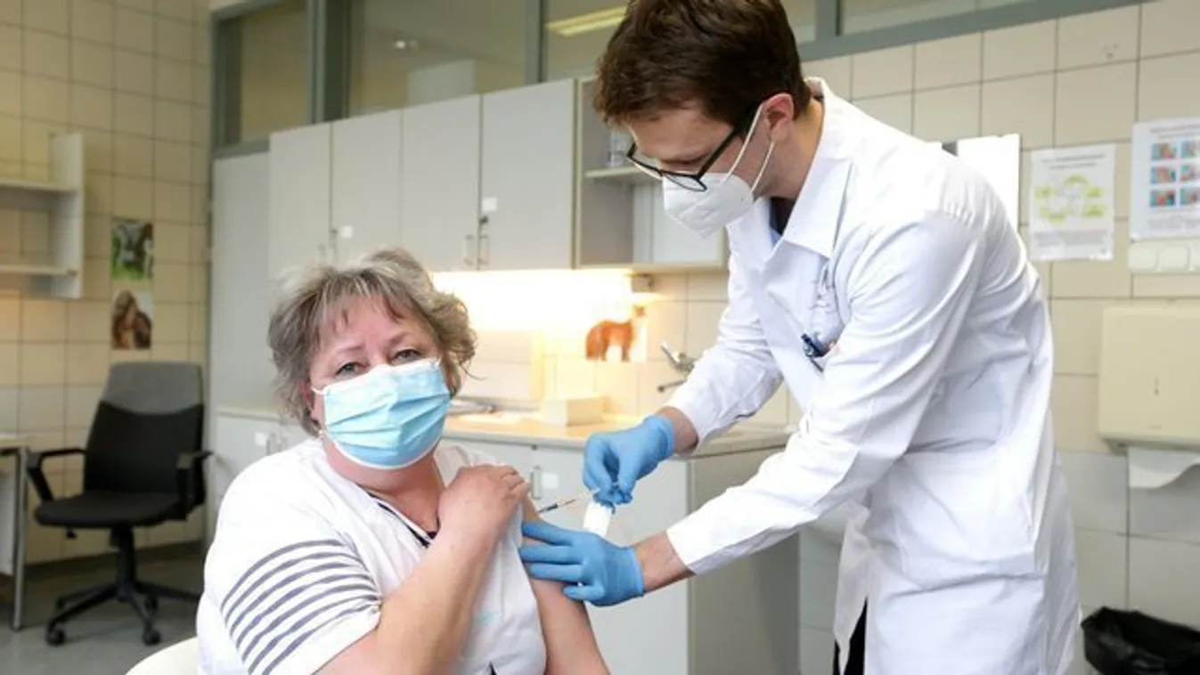 Megszületett a döntés: A betegek védelme érdekében az egészségügyi dolgozóknak kötelező az oltás