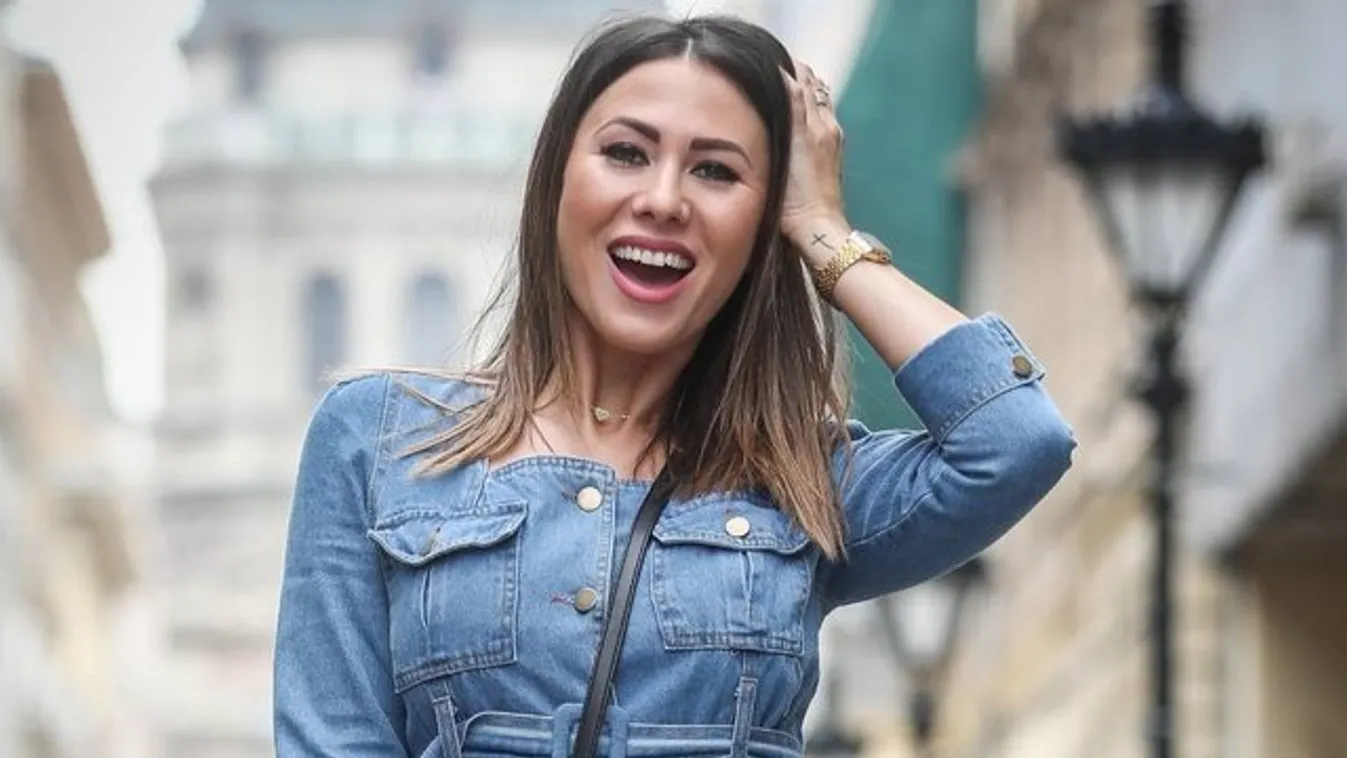 Ez nem szilikon! Kipakolta formás melleit a csinos magyar műsorvezető - fotó