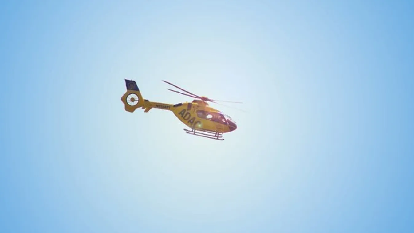 Mentőhelikopter szállt le az útra: brutális baleset  Zákányszéknél