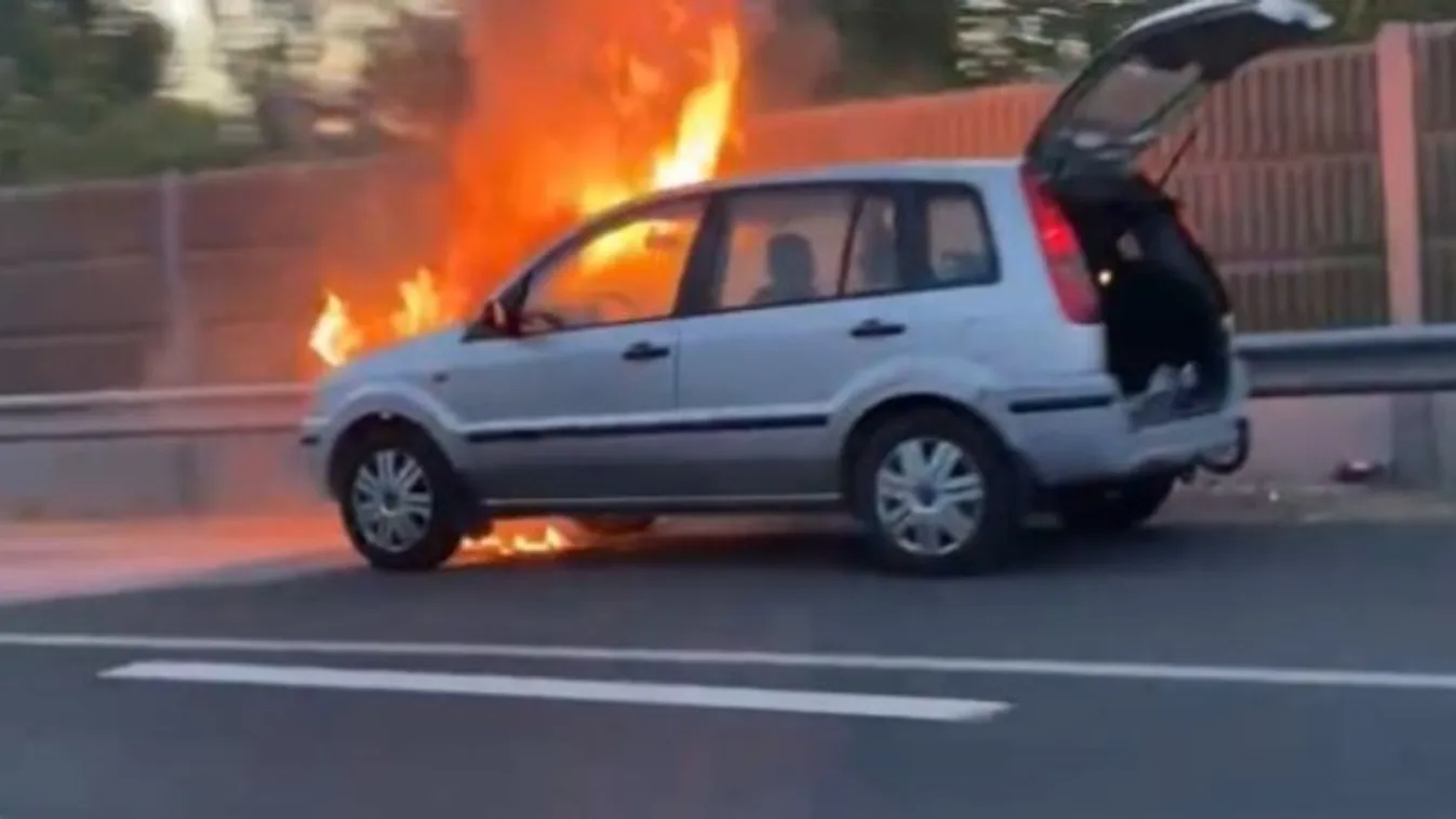 Tűz ütött ki az M7-es autópályán - fotó