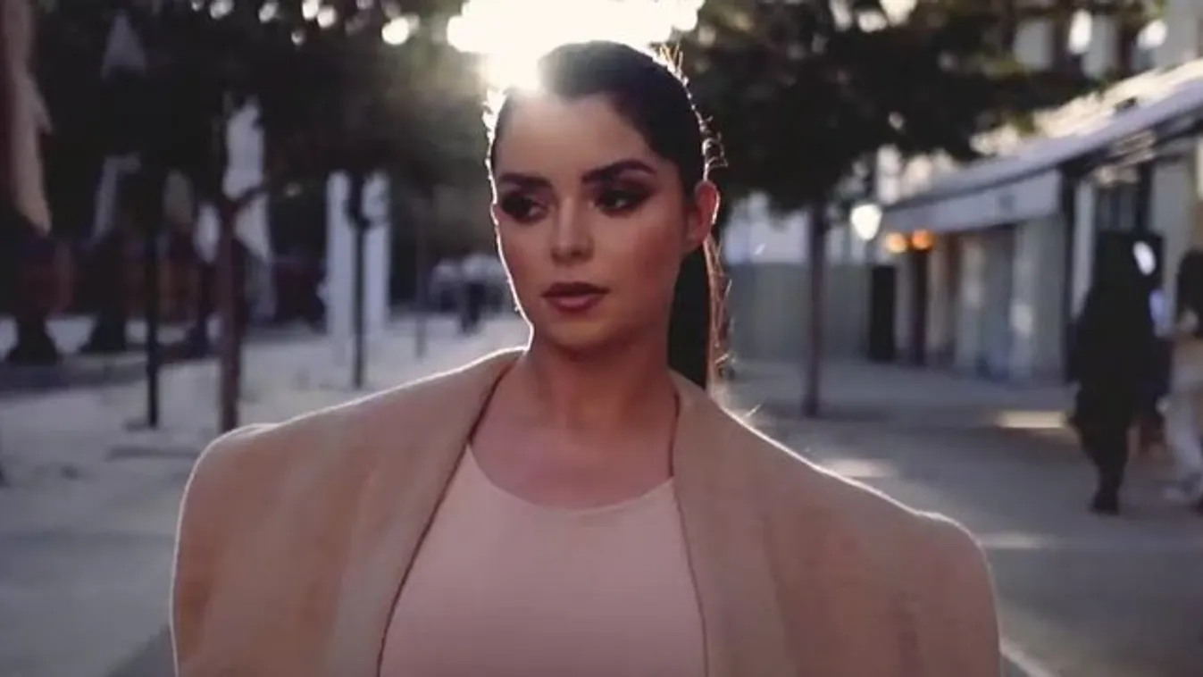 Figyelem! Demi Rose nem meztelen, hiszen van rajta egy pár pink sportcipő – 18+ fotók