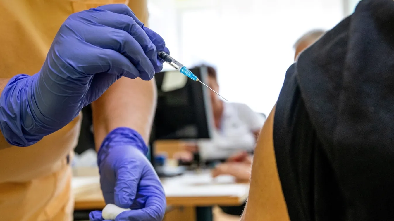 Harmadik oltás: rendkívüli óvatosságra int a WHO