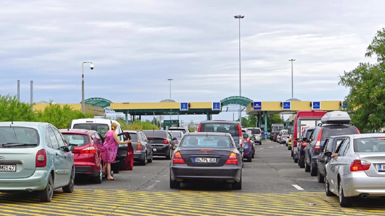 Közel háromórás átkelési időre kell számítani Röszkénél