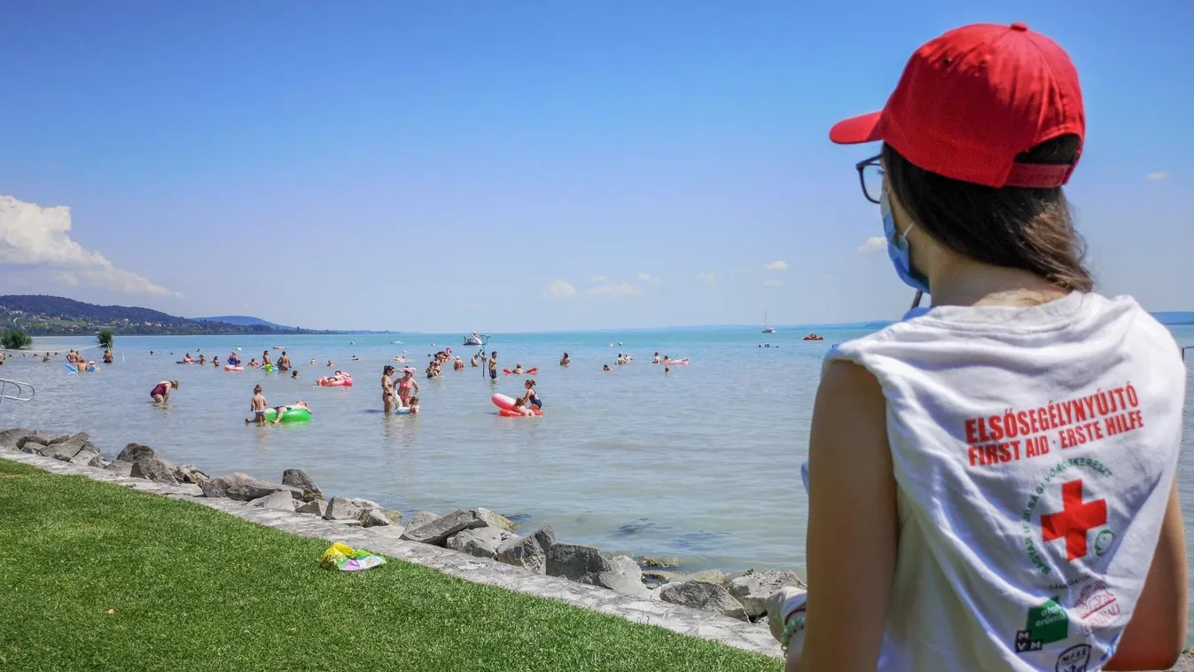 Ezeknek a fiataloknak köszönhető, hogy biztonságosan strandolhatunk a Balatonnál