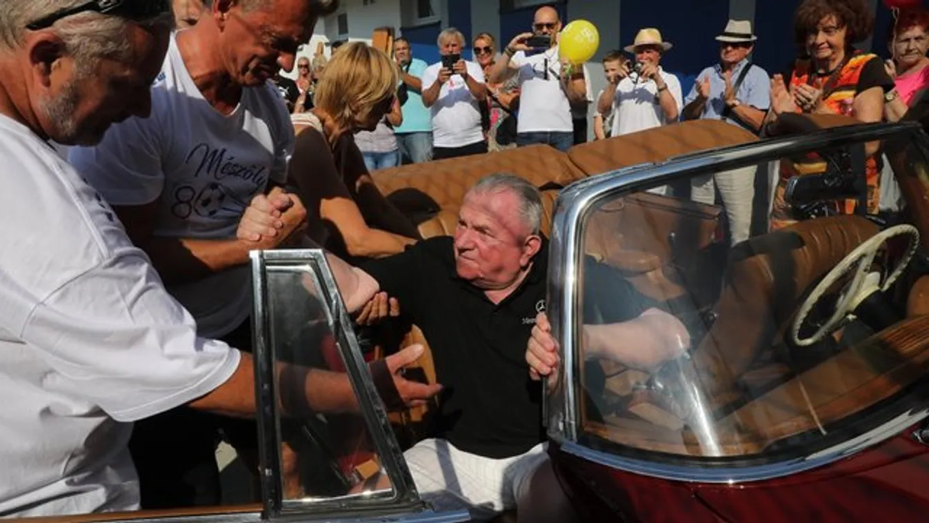 80 éves a legenda: Kabrión érkezett a partijára Mészöly Kálmán