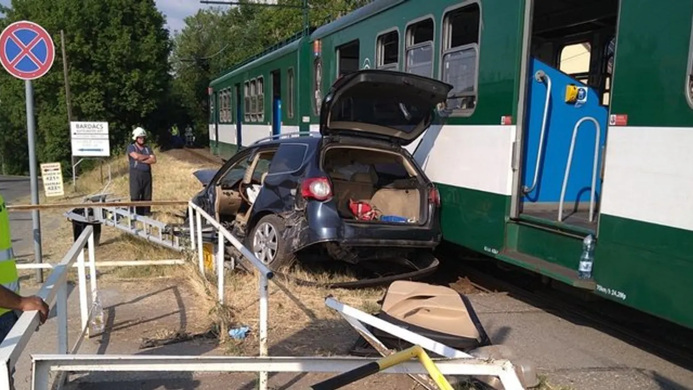 Megrázó képeket kaptunk a HÉV-balesetről: 3 ember életéért küzdenek
