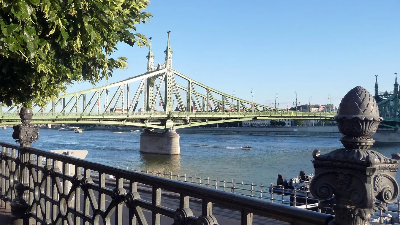 Lezuhant a Szabadság hídról egy férfi Budapesten