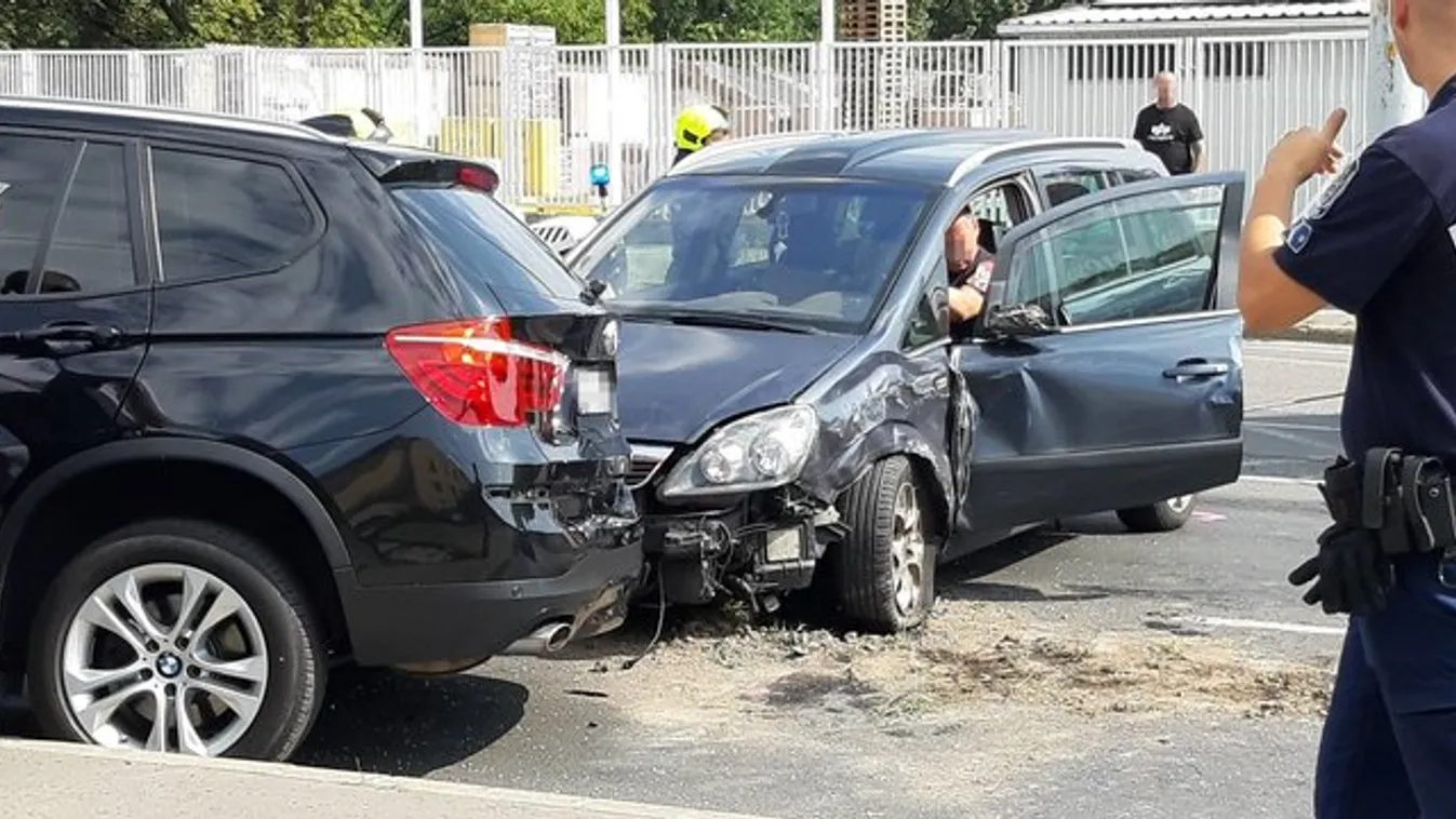 Szörnyű baleset történt Zuglóban: Négy autó rohant egymásba – helyszíni fotók