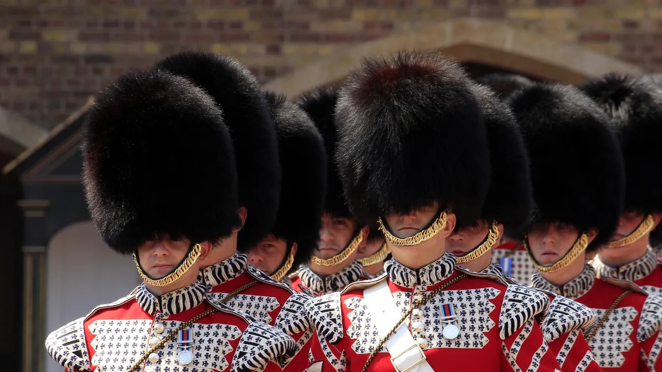 Először került sor őrségváltásra a Buckingham-palotában a koronavírus kitörése óta