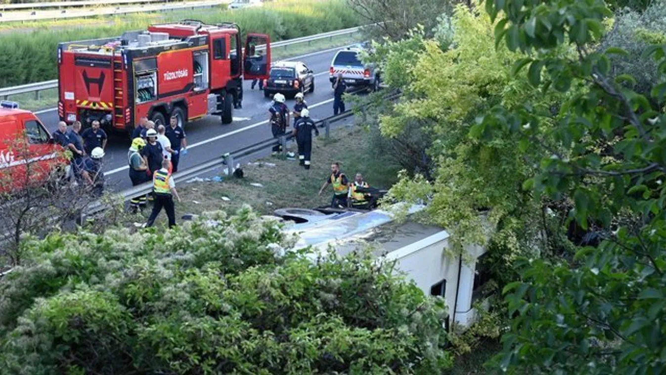 Ezt üzenték az utazásszervezők az M7-esen történt busztragédia kapcsán