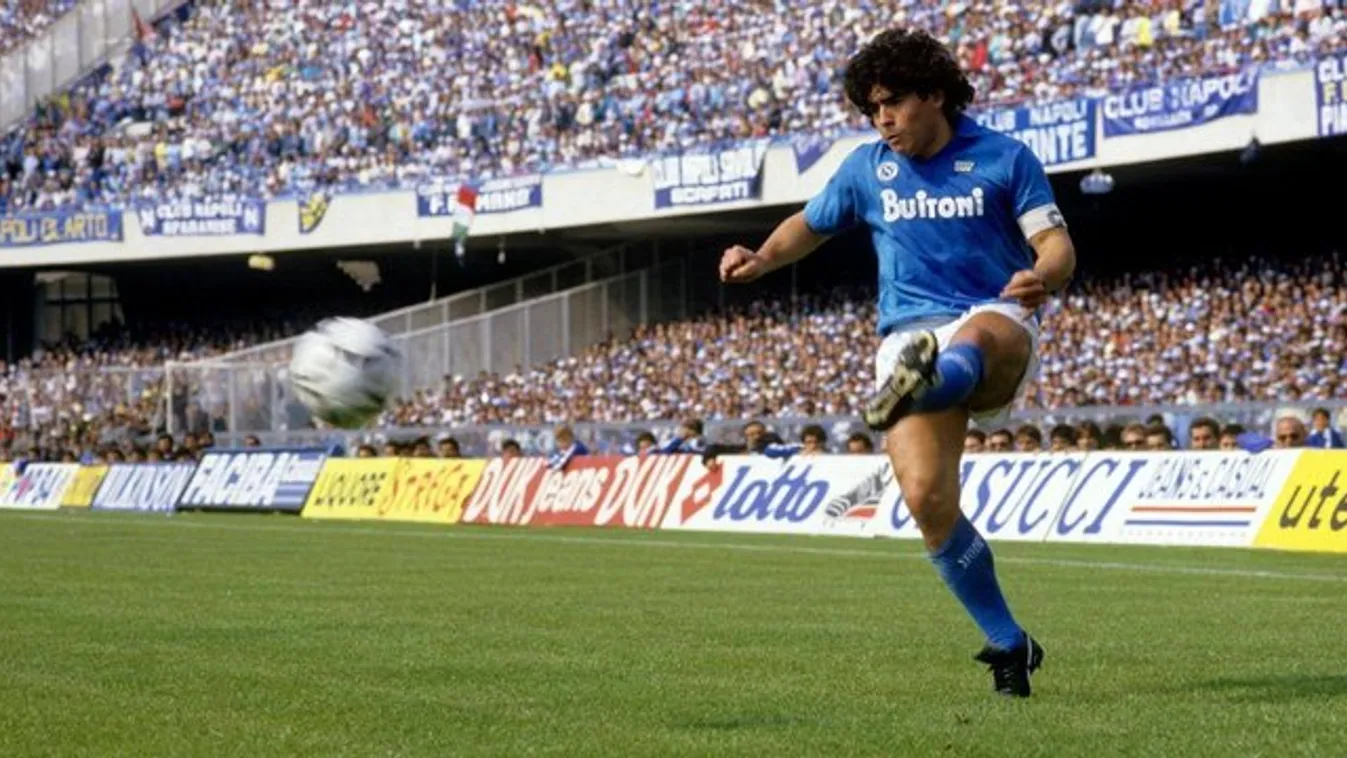 Maradona interjú közben tépte le az orosz újságírónő ruciját