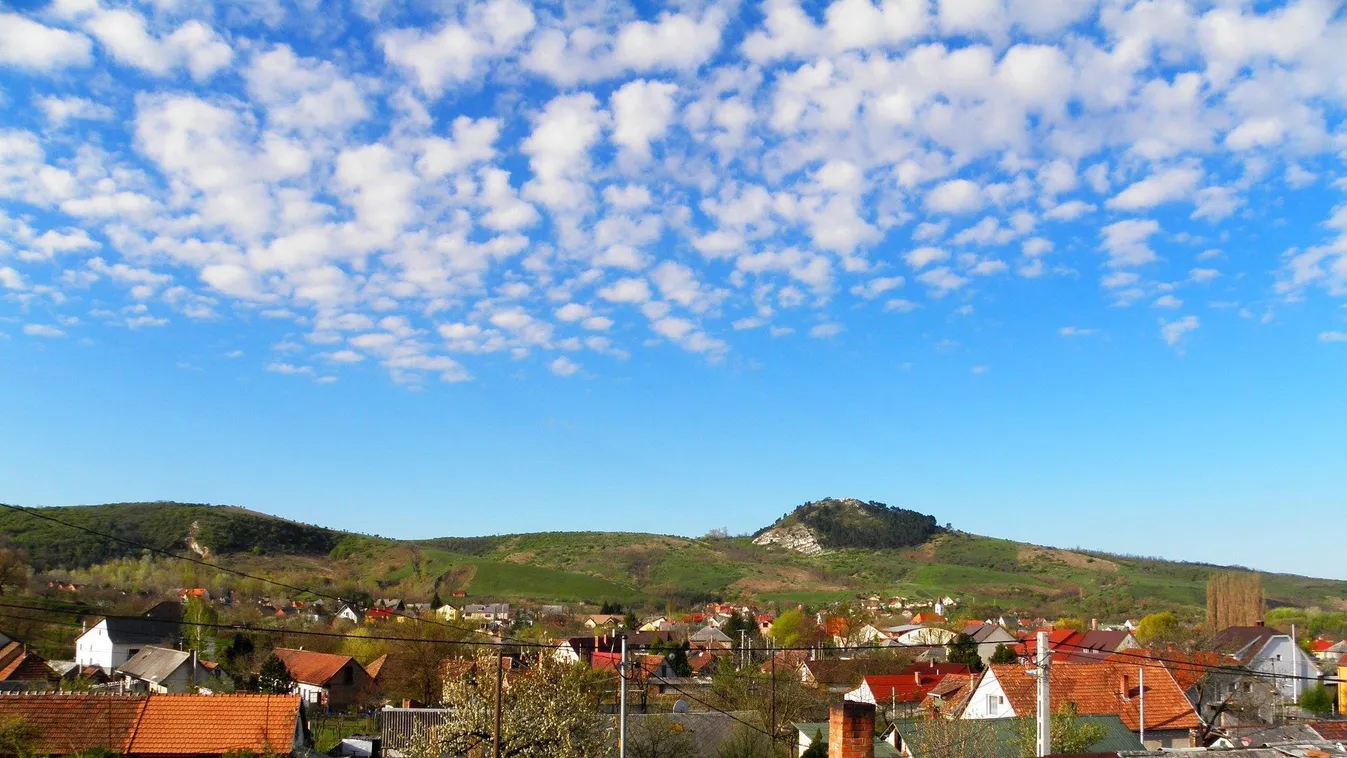 Fotós és sütögetős naplemente-túrát szerveznek a Gerecsére