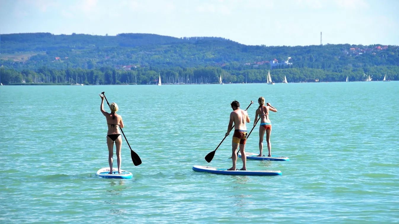 Életveszélyes karók állnak ki a Balaton vizéből