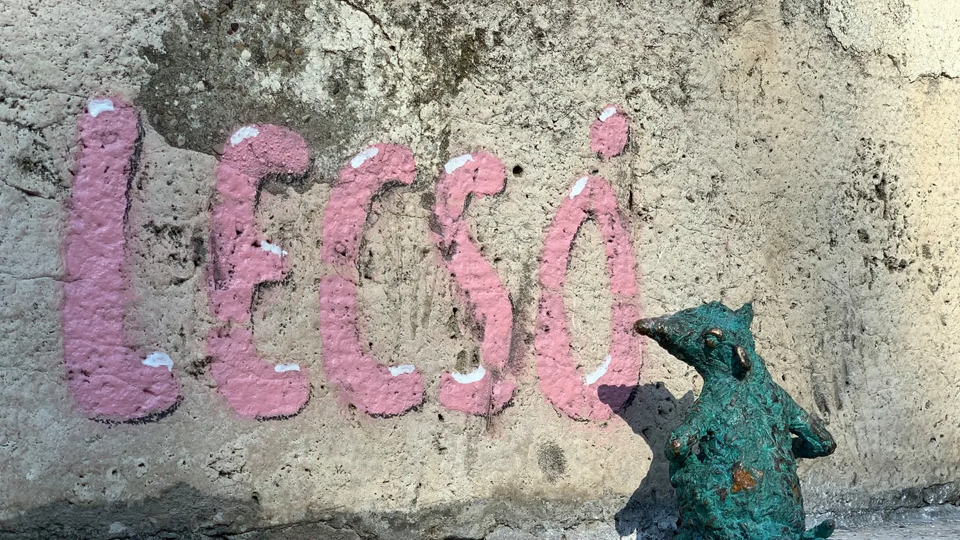 Újabb Kolodko-miniszobor jelent meg az Erzsébet-hídnál