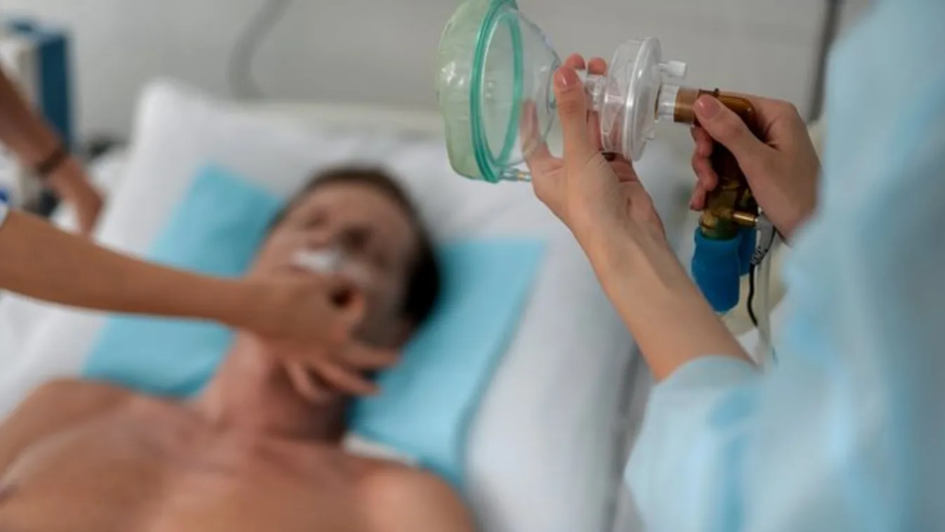 Le akarták kapcsolni a lélegeztetőgépről a kétgyerekes apát: legyőzte a koronavírust, de újra kellett tanulnia járni
