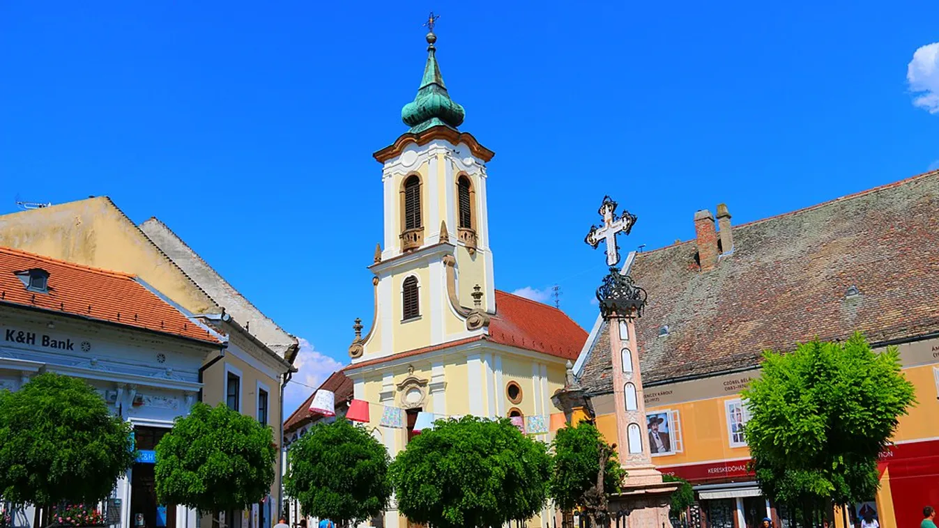 Megnyitják kapuikat a szentendrei templomok a művészet előtt