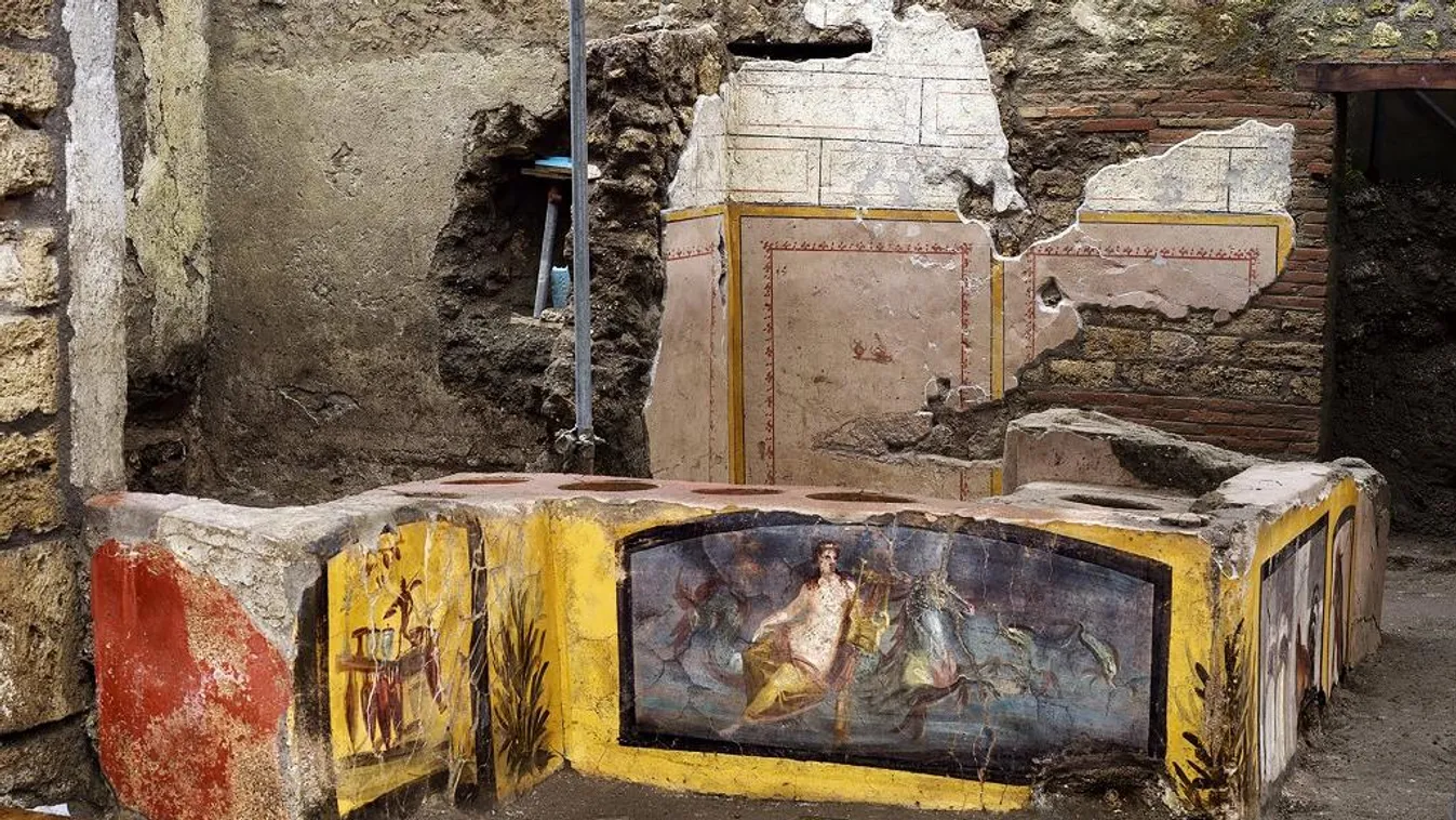 Megnyílt Pompeji 2000 éves falatozója